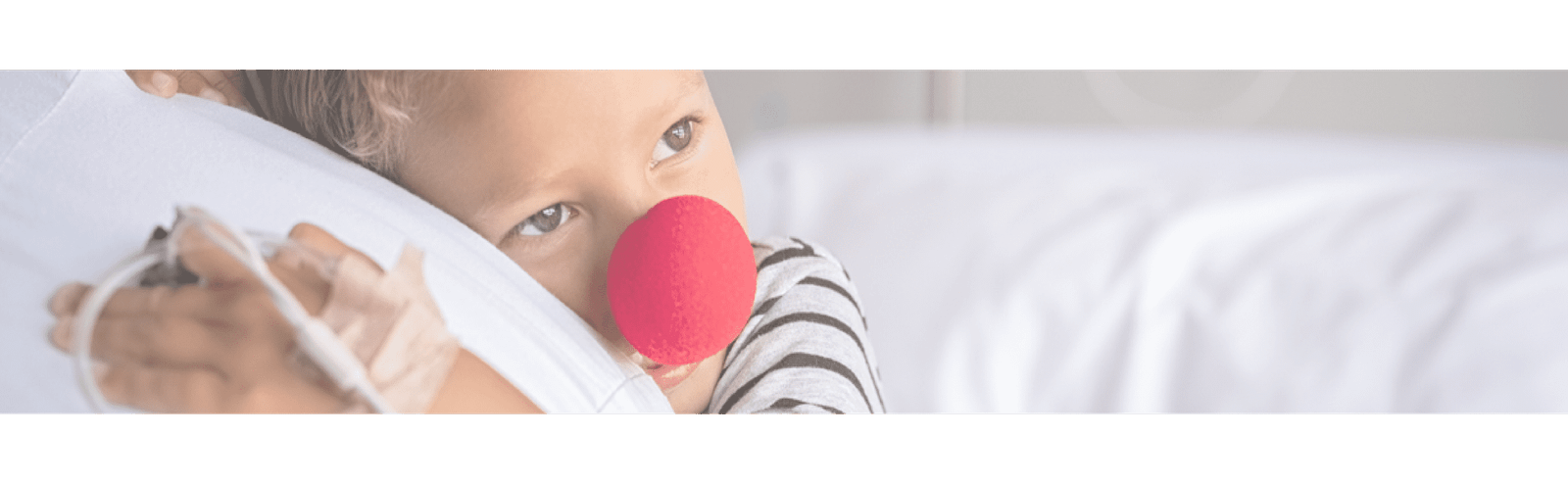 enfant avec un nez de clown