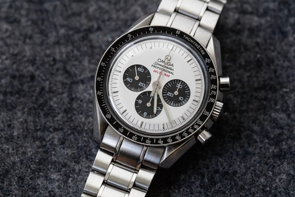 bien d'exception exceptional assets montre omega speedmaster apollo xi